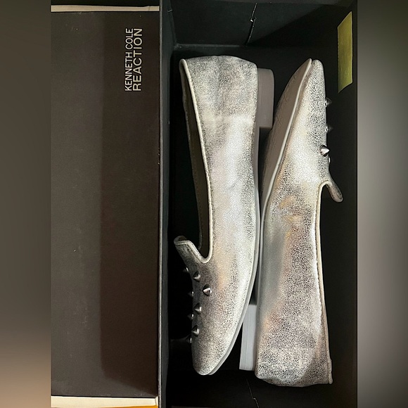 Like New Kenneth Cole silver studded flats 7M - Picture 4 of 7